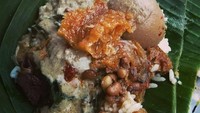  Percaya nggak gudeg ini harganya cuma 10 ribu rupiah? Gudeg ini bisa kamu jumpai di wilayah Salatiga,  Jawa Tengah. Foto: Instagram non_nanaa  