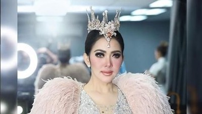 Jangan Julid, Ini 10 Gaya Termewah Syahrini yang Berulang Tahun ke-36
