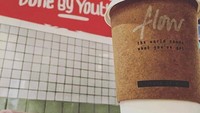 Dengan tulisan,#Flow adalah platform sosial yang menawarkan pengalaman unik dalam berkomunikasi dan menikmati kopi yang sehat dan makanan sehat, tulis Shamma saat unggah foto kopi ini. Foto: Instagram @shamma