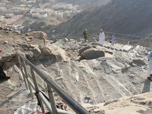 Video: Gua Hira,Tempat Sempit Rasul Menerima Wahyu Perdana