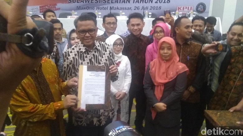 KPU Tetapkan Nurdin Abdullah Menang Pilgub Sulsel KPU Tetapkan Nurdin Abdullah Menang Pilgub Sulsel