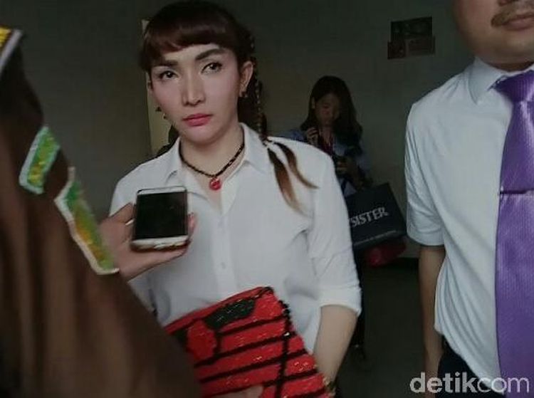 Serba-serbi Roro Fitria, Masih Sakau dan Manipulasi Tes Urine