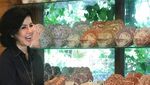 10 Foto Pengacara Hotma Sitompul yang Doyan Makan Karena Istrinya Suka Masak