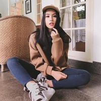 Lain Agnez, lain pula dengan Maudy Ayunda. Pelantun Perahu kertas ini diakui Vogue sebagai salah satu trendsetter dalam berbusana, khususnya untuk gaya musim panas.  Foto: Instagram/@maudyayunda