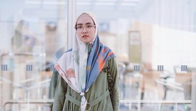 Foto: Deretan Gaya Selebgram Pakai Hijab Ikan Bawal yang Lagi Tren
