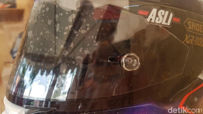 Lapisan Tear Off untuk Helm Harian, Perlukah? Lapisan Tear Off untuk Helm Harian, Perlukah?