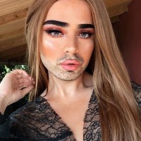 Makeup artist yang juga selebgram ini memang punya ketertarikan yang besar dengan dunia makeup. Kreativitasnya yang tinggi membuatnya bisa menghasilkan makeup yang bahkan lebih indah dibanding wanita seutuhnya.  Foto: dok. Instagram (@rafapupujol)
