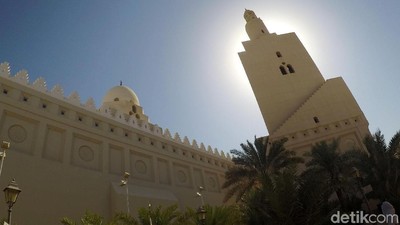 Melihat Kemegahan dan Keindahan Masjid Bir Ali