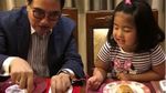 10 Foto Pengacara Hotma Sitompul yang Doyan Makan Karena Istrinya Suka Masak