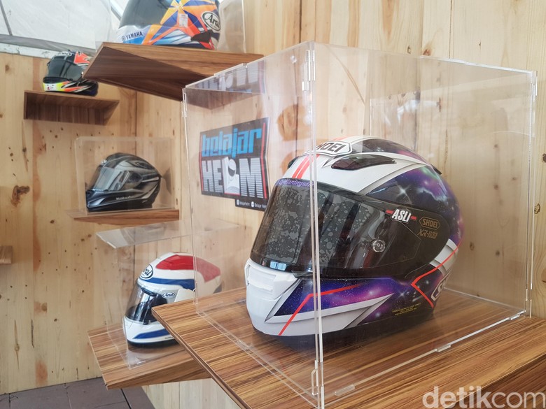 Harga Helm Mahal Kepala Kita Lebih Mahal Bro 