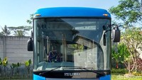 Bus dengan karoseri Laksana model Nucleus ini disebut-sebut sebagai bus Tayo karena warnanya mirip dengan bus di film animasi anak. Foto: Isuzu