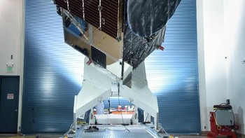 Valuasi Apple kira-kira cukup untuk membuat 2.200 unit satelit merah putih yang nilainya ditaksir mencapai Rp 6,58 triliun. Foto: Telkom