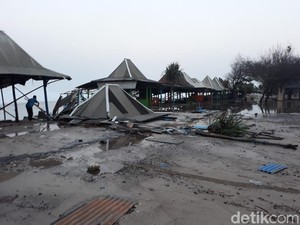 147 Gazebo Hilang Diterjang Gelombang Tinggi di Gunungkidul