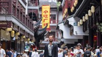 Ini dirinya saat berada di Yuyuan Old Street, Shanghai, China. (matthewzorpas/Instagram)