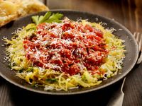 Baru Gajian? Enaknya Makan Spaghetti Marinara dan Carbonara yang Gurih Enak