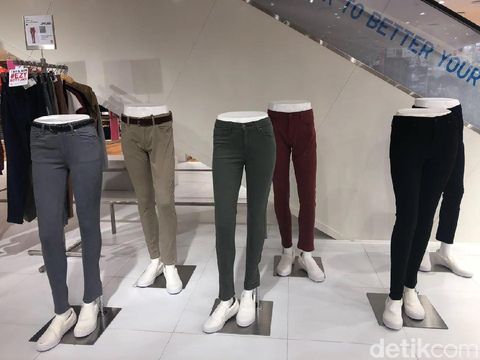 Uniqlo Rilis Celana Jeans yang Bisa Dipakai Olahraga