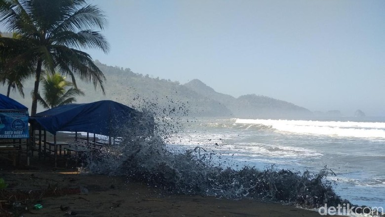 Gelombang Tinggi Hingga 6 Meter Ancam Trenggalek Dan Tulungagung