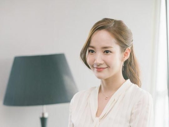 Rahasia Wajah Porselen Park Min Young di Secretary Kim Foto: TvN Rahasia Wajah Porselen Park Min Young di Secretary Kim Foto: TvN
