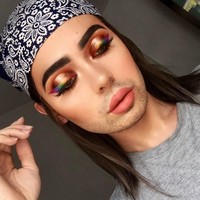 Penampilannya uniknya tersebut membuat Divina menjadi selebgram kecantikan yang mendunia. Followersnya lebih dari 53 ribu.  Foto: dok. Instagram (@rafapupujol)