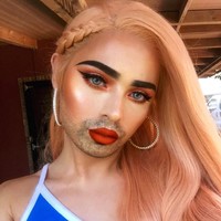Akun Instagram @rafapupujol memamerkan karya-karya makeup yang on point. Tapi bisa bikin geleng-geleng, karena si pemilik akun tersebut jago dandan tapi jenggotan. Foto: dok. Instagram (@rafapupujol)