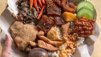 Ini dia gudeg asal Temanggung, nasi gudegnya tak hanya berisi tewel nangka muda, tapi juga dipadu dengan daun singkong. Mantap! Foto: Instagram gitoeste