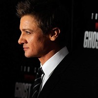Jeremy Renner bermain dalam cukup banyak film MCU, termasuk The Avengers dan Ant-Man sebagai Clint Barton atau Hawkeye. Ia diprediksi mendapatkan $ 2 juta atau Rp 30 miliaran hingga $ 3 juta atau Rp 45 miliaran. Foto: imdb.