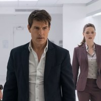 Film teranyar Mission: Impossible Fallout yang baru tayang di Indonesia, Rabu (25/7/2018), menandai kali keenam Tom Cruise berperan sebagai Ethan Hunt. Di usia 56 tahun Tom Cruise masih memperlihatkan ketampanannya. Jika dibandingkan dengan 22 tahun lalu, tampak tak ada perubahan signifikan pada wajahnya. Foto: istimewa