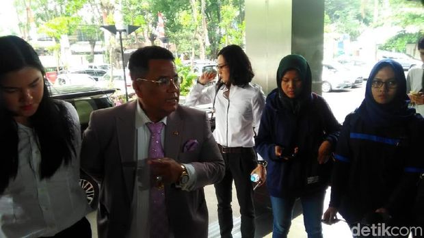Hotman Paris dan Selvy ke Dinkes DKI Jakarta