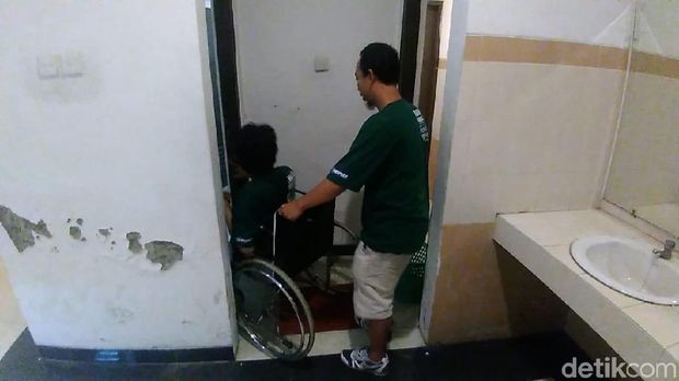 Penonton Difabel Keluhkan Fasilitas Stadion GBT yang Tak 'Ramah'