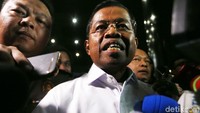 Dia mengatakan Eni hadir ke rumah dinasnya memenuhi undangan acara ulang tahun anaknya dan tak membawa kado apa pun.