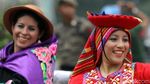 Aksi Para Seniman Peru Menari dan Bermusik di Bundaran HI