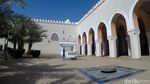 Melihat Kemegahan dan Keindahan Masjid Bir Ali