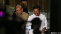 Johannes merupakan pemegang saham Blackgold Natural Resources Limited. Sedangkan keterkaitan Idrus sendiri berawal dari undangannya kepada Eni untuk datang ke kediamannya dalam acara ulang tahun anaknya. Saat itulah, Eni ditangkap KPK pada Jumat, 13 Juli lalu. 
