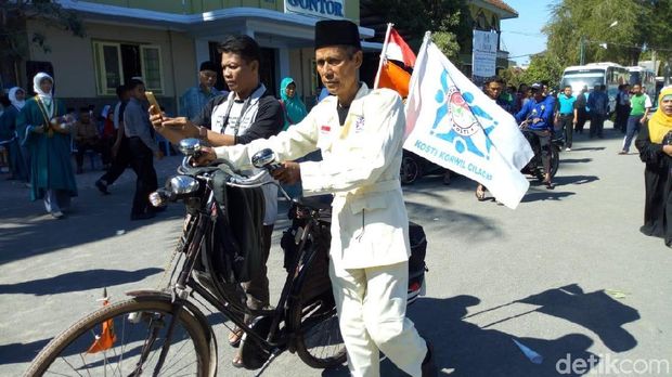Demi Bisa Gowes ke Wisuda Putrinya, Juni Rela Nabung untuk Beli Sepeda