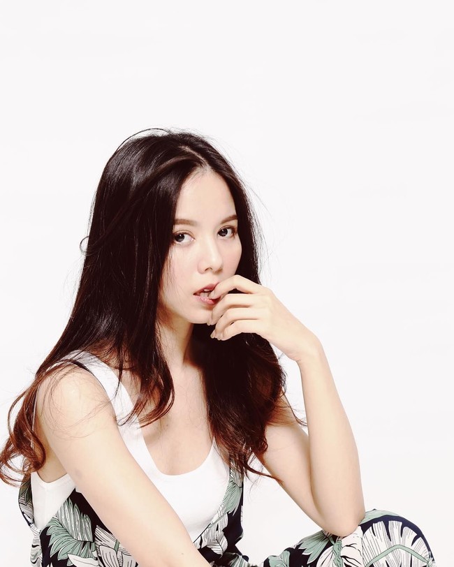 May Jeeranan Kitprasan mengalami koma dan hampir tewas pasca menjalani operasi pembesaran payudara di Korea Selatan. Setelah kembali sadar, ia pun membagikan kisahnya agar wanita lain berhati-hati saat melakukan bedah plastik. Foto: Instagram