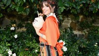 Dalam acara tersebut, Camila menggelar pesta dengan bertemakan musim panas. Emma McIntyre/Getty Images for LOreal Paris