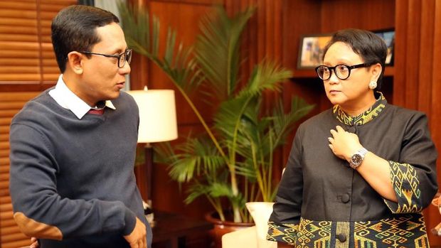 Menlu Retno saat berbincang dengan detikHealth.