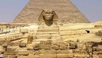 Bangsa Mesir Kuno memiliki kepercayaan bahwa gerhana terjadi akibat tindakan dari seekor induk babi yang memakan Bulan. (Foto: Internet)