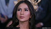 Nova Eliza saat hadir di acara gala premier film Kafir: Bersekutu Dengan Setan di XXI Epicentrum, Kuningan, Jakarta Selatan, Kamis (26/07). Foto: Pool/Ismail/detikHOT