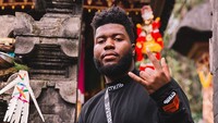 Khalid tengah menikmati momen liburannya di Bali. Dok. Instagram/thegr8khalid