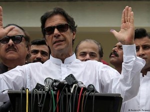 Imran Khan Janjikan Reformasi Luas, Keluarga Sharif Protes Hasil Pemilu