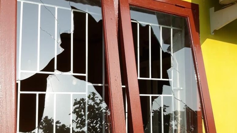 Rumah Warga Riau Dimolotov, Pemilik Nyaris Dibacok Rumah Warga Riau Dimolotov, Pemilik Nyaris Dibacok