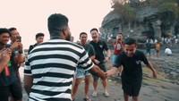 Khalid pun menulis kekagumannya dengan mengunggah momen tersebut di media sosialnya. Dok. Instagram/thegr8khalid