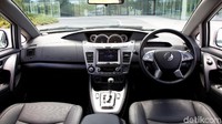 Untuk memanjakan penumpang audionya sudah dilengkapi dengan fitur zaman now seperti Bluetooth, RDS, DAB radio, Apple Carplay, Android Auto dan juga kamera belakang. Foto: SsangYong