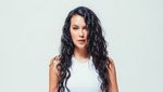 Pamer Body Seksi, Sophia Latjuba Cocok Disebut Hot Mom?