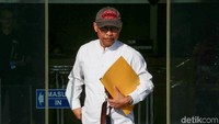 Muhammad Al Khadziq usai diperiksa di gedung KPK, Jakarta, Jumat (27/7/2018).
