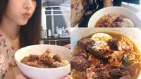 Nattasha Nauljam, aktris asal Thailand ini memang memiliki wajah yang cantik. Dengan rambut panjang, ia pun tampak mencicip semangkuk mie dengan paduan daging yang hangat. Slurp! Foto: Instagram @nat_nattasha