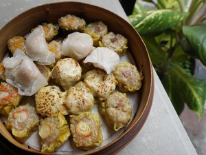 Kenyal Mulur Gurih, Shu Mai Mozzarella yang Sedang Hits
