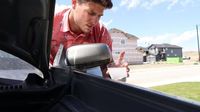 YouTuber Ini Ubah Wiper Kaca Mobil Jadi Tempat Minum Otomatis