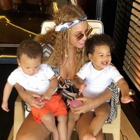 Bukan cuma Blue Ivy, Beyonce juga memboyong serta anak kembarnya berlibur. Sudah berusia setahun, Rumi dan Sir makin menggemaskan nih! (Foto: Dok. Beyonce Knowles)